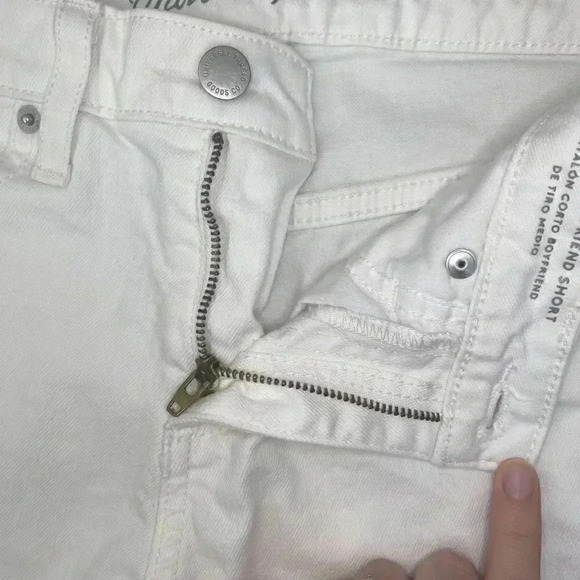 Womens Universal Thread White Shorts - 2/26R - Picture 6 of 8